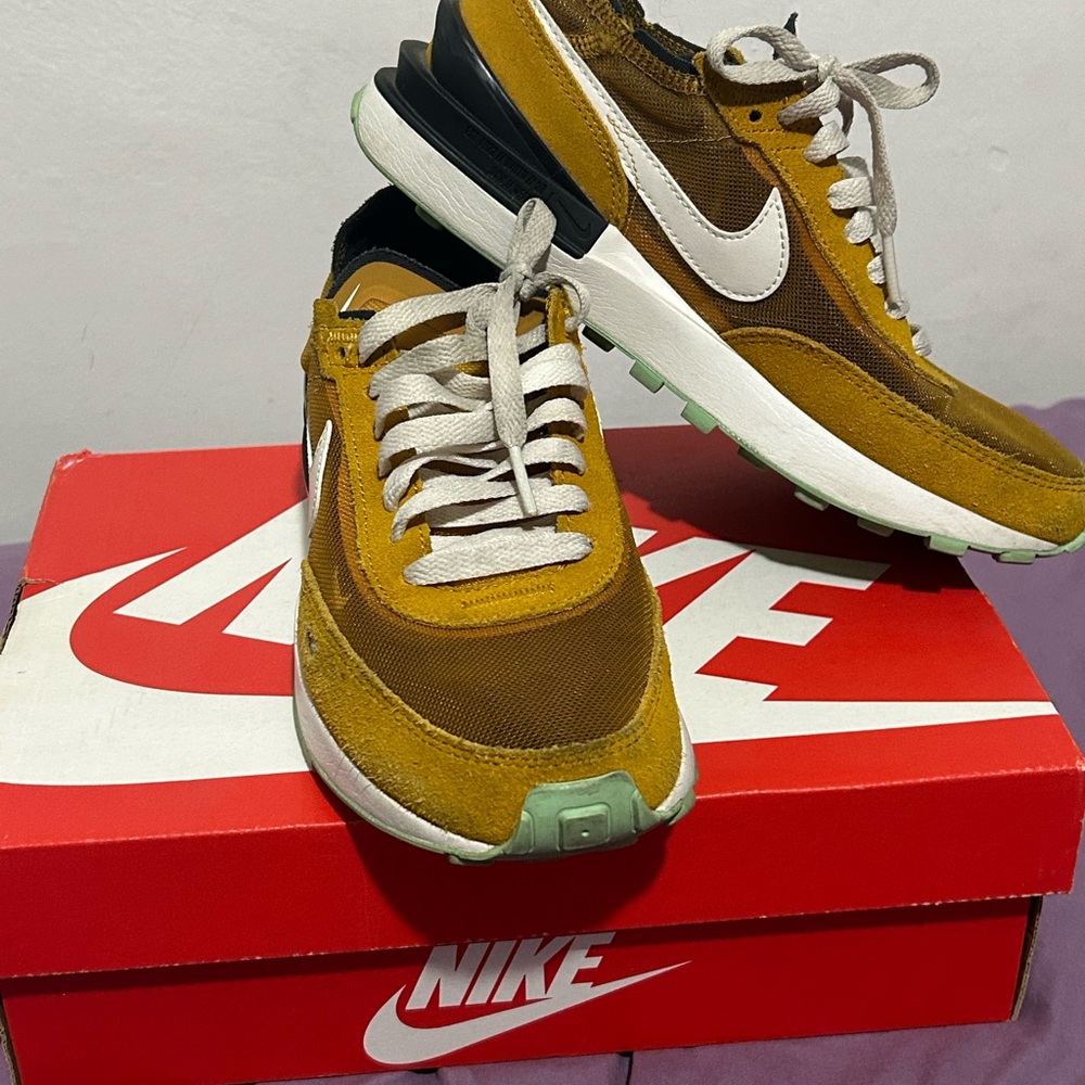 Nike Waffle One in Gold and Black